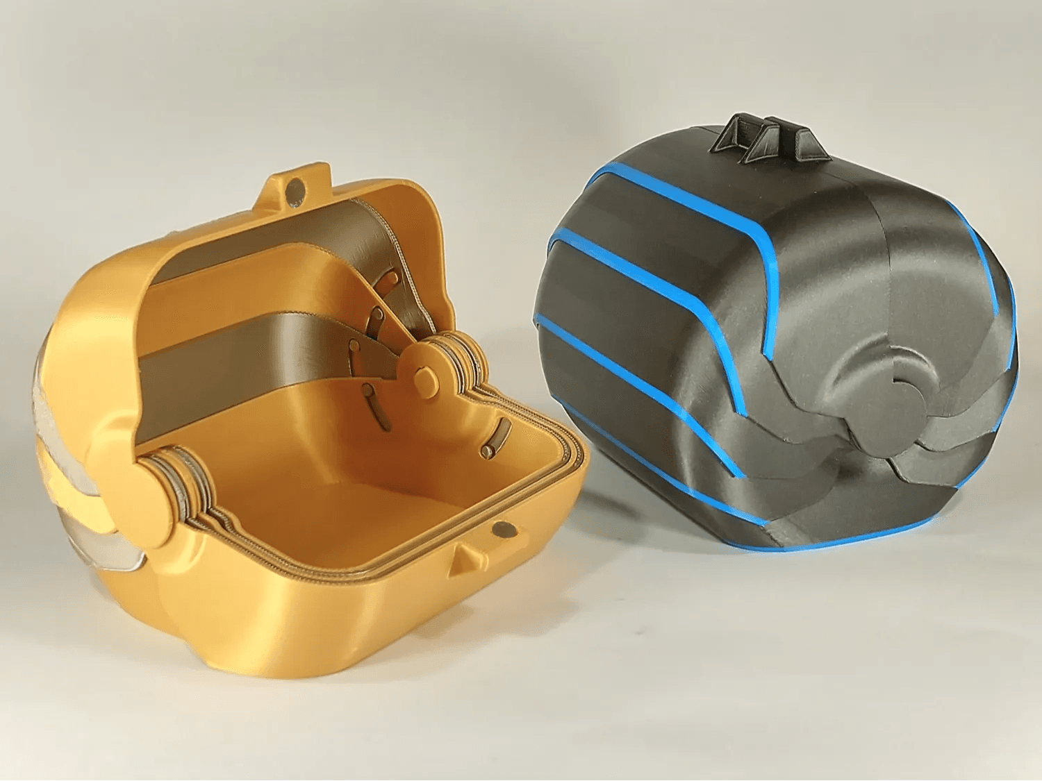 Retractable Armadillo-Style Phone Mount Sun Cover